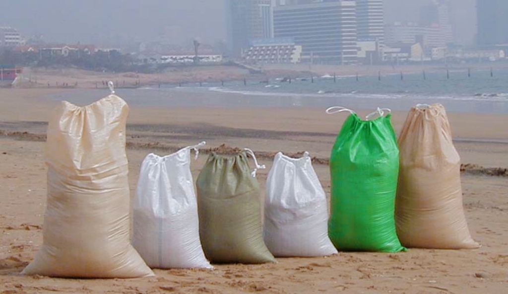 Small plastic woven bag number010